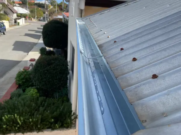New Colorbond gutter installed during gutter replacement project in Perth
